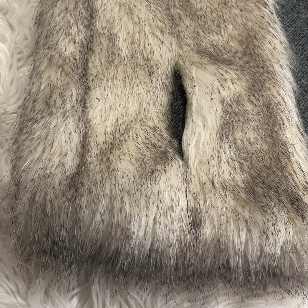 Victoria’s Secret Supermodel Essentials faux fur vest S - Picture 13 of 13